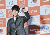 [포토]서울가요대상, 김우빈 '손인사도 매력적~!'