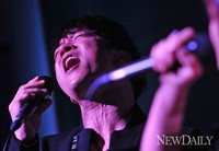 [포토]클래지콰이 컴백..열창하는 알렉스