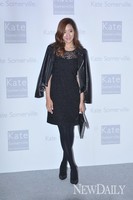 [포토]론칭쇼 입장하는 왕빛나, '재킷은 걸쳐야 패셔니스타~!'