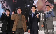 [포토]화이팅 외치는 영화 '신세계' 주역들