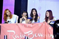 [포토]레인보우, '현수막 떨어지면 안돼~!'