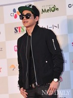 [포토]가온차트K-POP어워드, 팬들에게 인사하는 더블k