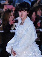 [포토]가온차트 레드카펫, 김새론 '오늘 포인트는 화이트 드레스?'