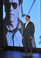 [포토]아놀드 슈왈제네거,  'I ll Be Back~!'