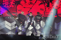 [포토]샤이니, 온유 '카리스마있는 무대~!'