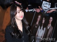 [포토]하얀 피부의 이정현(스토커 레드카펫)