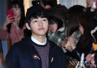 [포토]스토커, 깜찍한 모자쓰고 등장한 '송중기'