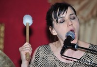 [포토]'스토커'시사회, 열창하는 '에밀리 웰스'