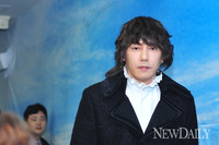 [포토]김장훈, '기자회견 입장하는 모습도 늠늠~!'