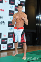 [포토]강경호, '두 주먹 불끈 쥐고 한 컷~!'