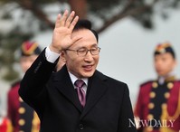 [포토] 취임식 참석한 이명박 전 대통령