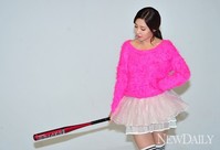 [포토]'최희'아나운서, 야구 배트 든 '여신'
