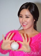 [포토]'최희'아나운서, 야구공이 잘어울리는 여자
