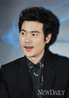 [포토]김강우, '김범 얼굴 다칠까 걱정~!'