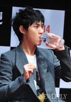 [포토]런닝맨, 이민호 '물 마시는 모습도 훈훈~!'