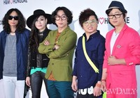 [포토] 홍대가 잘어울리는 밴드 '로맨틱펀치'(H&M홍대)