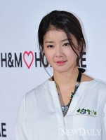 [포토]홍대에 나타난 이시영..챔피온 미모(H&M홍대)