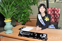 [포토]세무서 민원실도 잘 어울리는 배우 '이보영'(납세자의날)