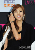 [포토]손담비, '따듯해져서 좀 덥네요~!'