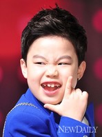 [포토]강남스타일 뮤직비디오의 그 아이..'황민우' 데뷔했네!!