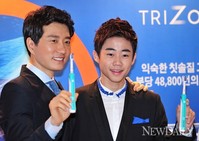 [포토]'김명민-박지빈' 전동칫솔 모델해도 되겠네~(트라이존3000)