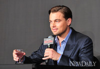 [포토]물 마시는 디카프리오 '물도 참 맛있게 마시네~'