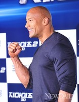 [포토]드웨인존슨, 주먹을 보여달란 말에..(지아이조2)