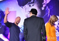 [포토]손흔드는 '드웨인 존슨'(지아이조2)