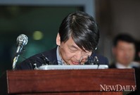 [포토] 고개숙이는 '안철수' 전 교수