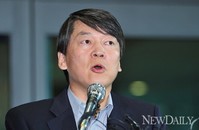 [포토] 귀국 기자회견 가지는 '안철수'