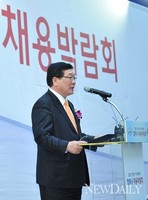 [포토]현대기아차 채용박람회 개최, 축사하는 '김억조' 현대차 부회장