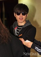 [포토]뮤지컬'요셉어메이징' 포토월에 입장하는 '데니안'