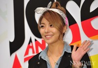 [포토]에일리, '리본머리띠+빨간구두 패션의 완성~'(요셉어메이징)