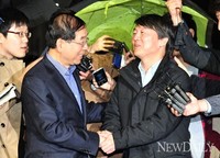 [포토]손잡은 '안철수-박원순' 