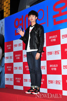 [포토]이지훈, '교복 벗으니 상남자 따로없네~!'