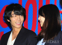 [포토]'사랑의 눈빛 '주고받는, '이민기와 김민희'