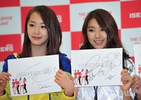 [포토]씨스타 소유, '사인 너무 심플한거 아니야?'