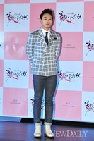 [포토]전태수, '하지원이 복귀하는데 용기죠~!'