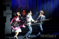 [포토]뮤직쇼 웨딩, '이런 기타 봤나~?'