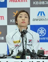 [포토]거취 질문에 생각하는 김연아