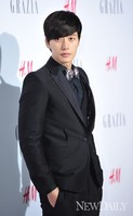 [포토]박해진, 깔끔한 블랙 수트의 우수어린 눈망울(H&M가로수길)