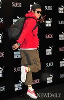 [포토]빽가, 스웨이드 신고 팔짝 뛰어 올라..