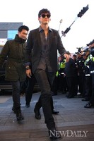 [포토]택연, '블랙의상 입고 성큼성큼~!'