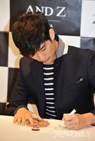 [포토]정성스럽게 사인하는 김수현(지오지아 팬사인회)