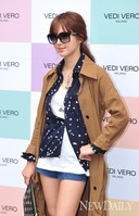 [포토]롱코트에 선글라스가 잘 어울리는 한채아(베디베로)