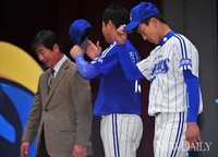 [포토]입장하는 류중일 감독과 선수들(프로야구미디어데이)