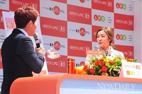 [포토]김연아, '피보면 운이 좋아요~?'