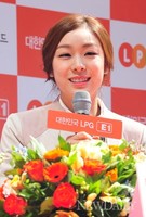 [포토]김연아, '꽃 기죽이는 미모~!'