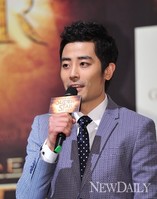 [포토]윤도현과 유다 역 맡은 '한지상' 배우(수퍼스타)
