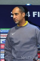 [포토]카타르, '기자회견도 비매너~!'